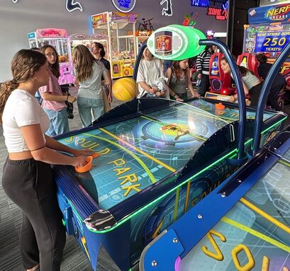 À la salle de jeux !